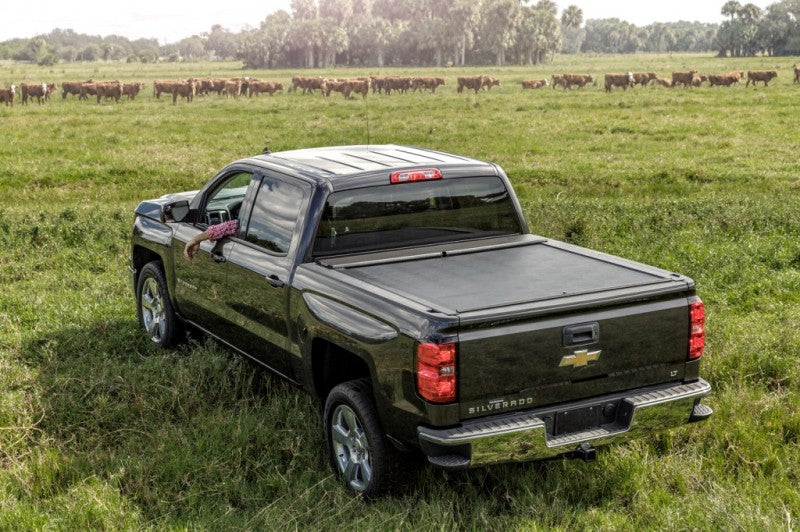 Roll-N-Lock 90-94 Toyota Truck Regular/Extended Cab SB 73-1/4in M-Series Retractable Tonneau Cover